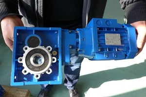 Hypoid gearboxes