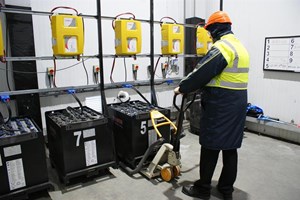 An innovative wireless forklift charging solution